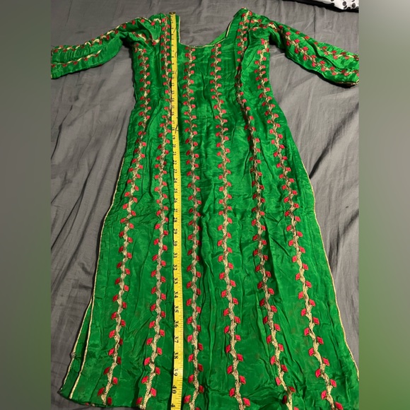 Brand new, salwar suit with Banarasi dupatta,pure fabric with embroidery - Picture 12 of 13